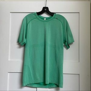 Men’s Lululemon T-Shirt Medium
